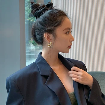 Korejski vroče prodajo modni nakit twisted metal zlata krog hoop uhani sodobne ženske nakupovanje modni brvi uhani