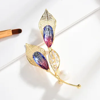 Luksuzni AAA Cirkon Nosorogovo Cvet Pearl Broška Nožice Lepe Valoviti Listi Kristalno Broške za Ženske, Nakit Dodatki
