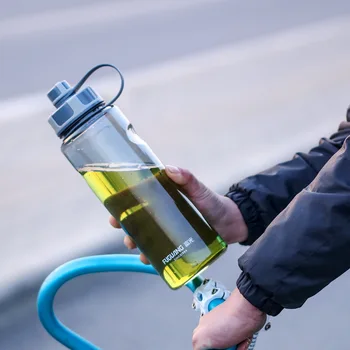 Bpa-free 2L šport potovanja na prostem opremljen steklenico vode Ustvarjalne prenosni velike zmogljivosti, Plastični prostor, kotliček s čajem infuer