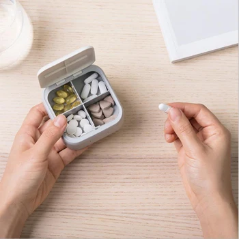 Prenosni 4 Reže Tabletke Medicine Polje Imetnik Shranjevanje Organizator Posodo Primeru Pill Box Razdelilniki Potovanja Pill Box Macaron Barve